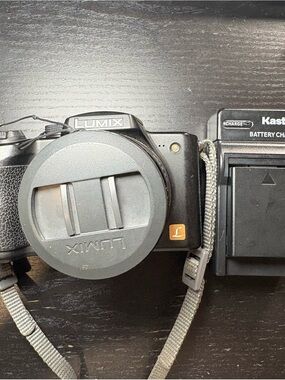 Panasonic LUMIX digital camera DMC-FZ5